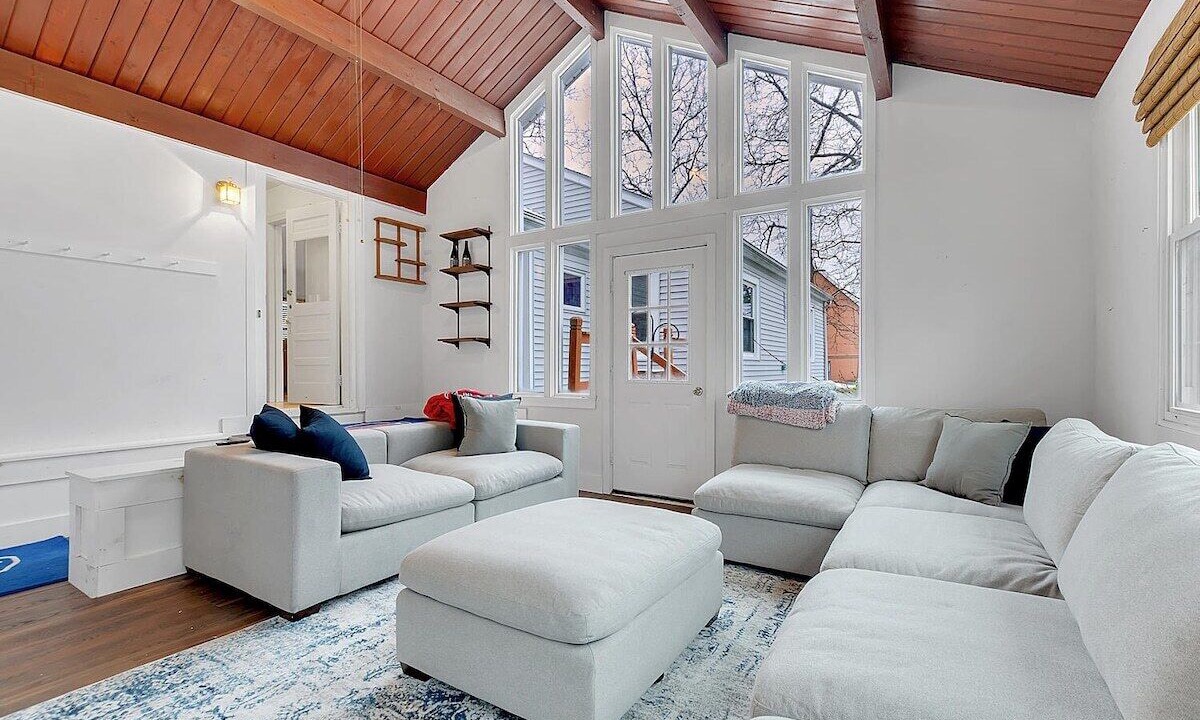 Photo of Livingroom in Orchard Park