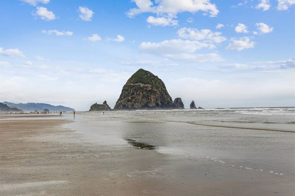Photo of Others in Downtown Cannon Beach