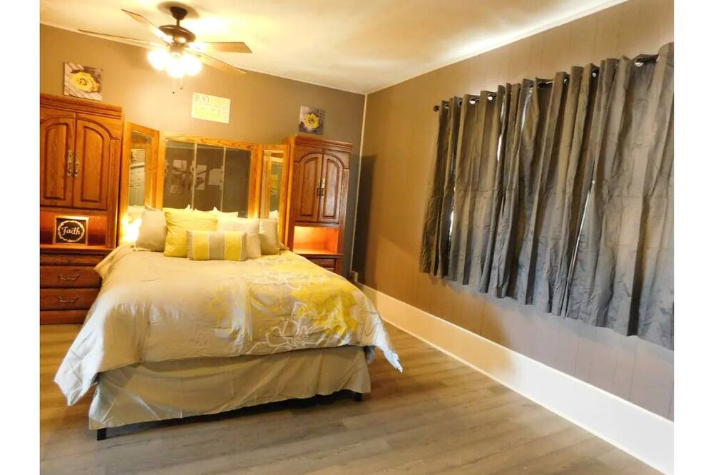 Photo of Bedroom in Oaks Corners