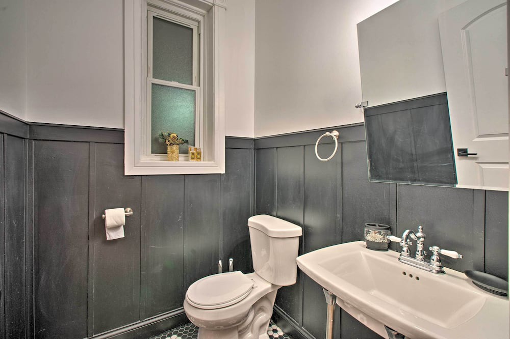 Photo of Bathroom in Grand Boulevard