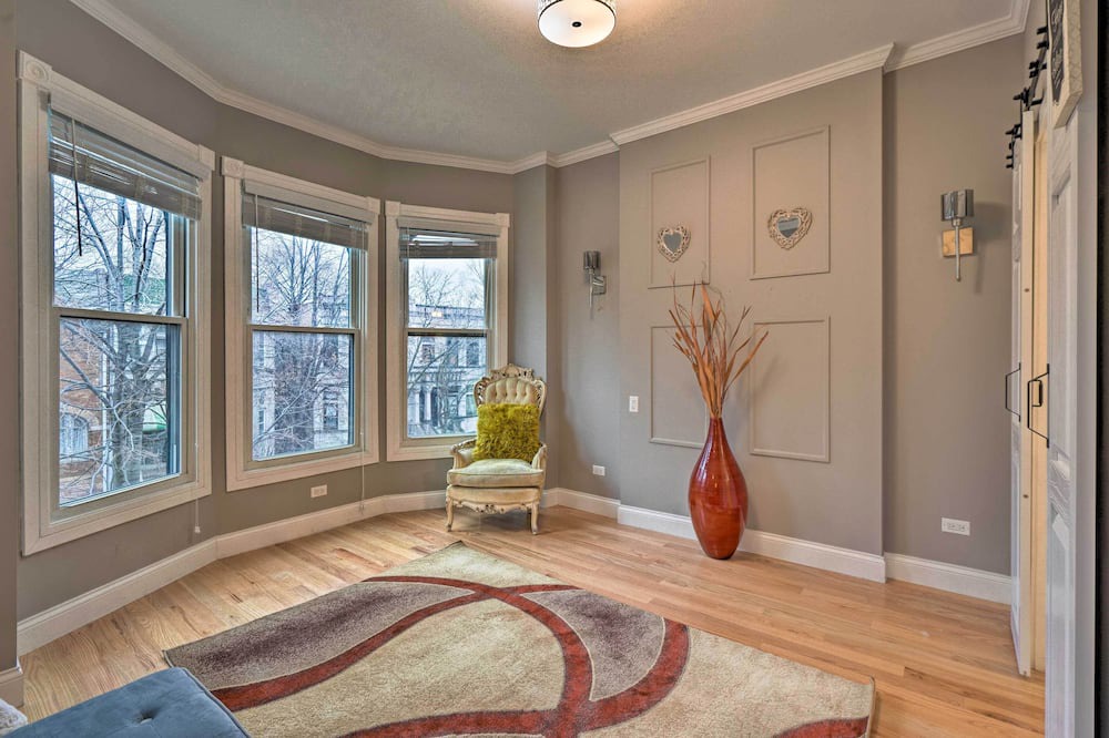 Photo of Others in Grand Boulevard