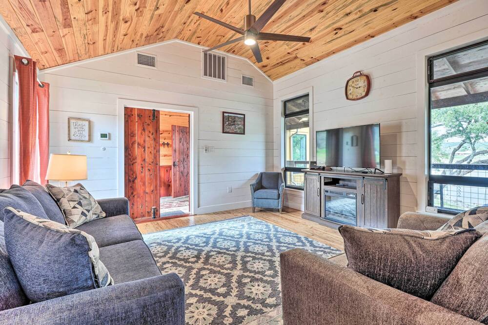 Photo of Livingroom in Burnet