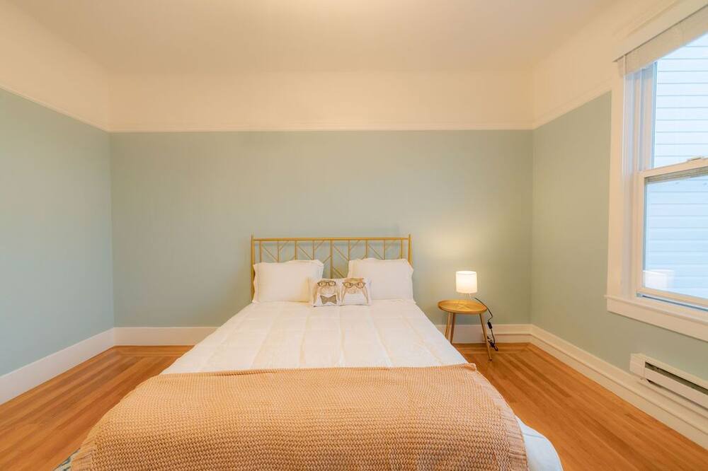 Photo of Bedroom in Inner Sunset