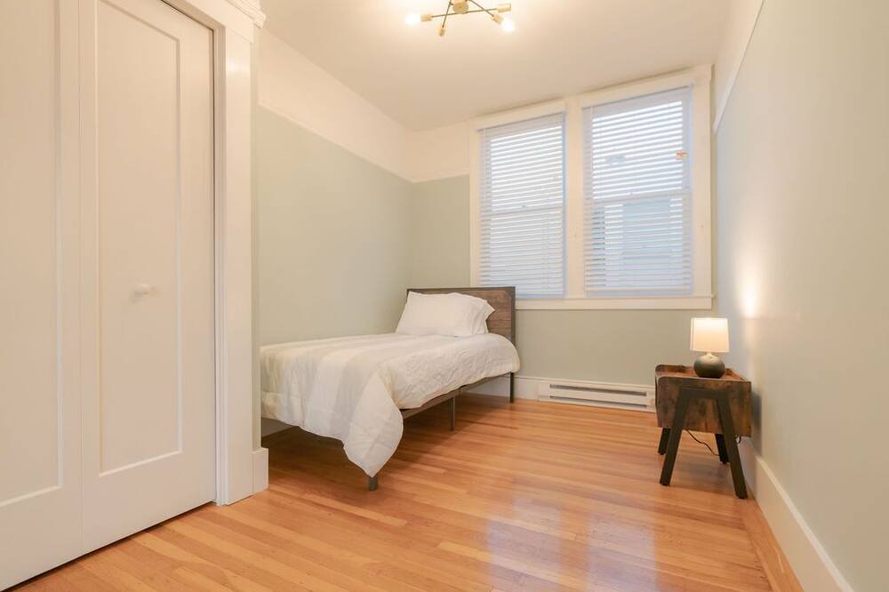 Photo of Bedroom in Inner Sunset