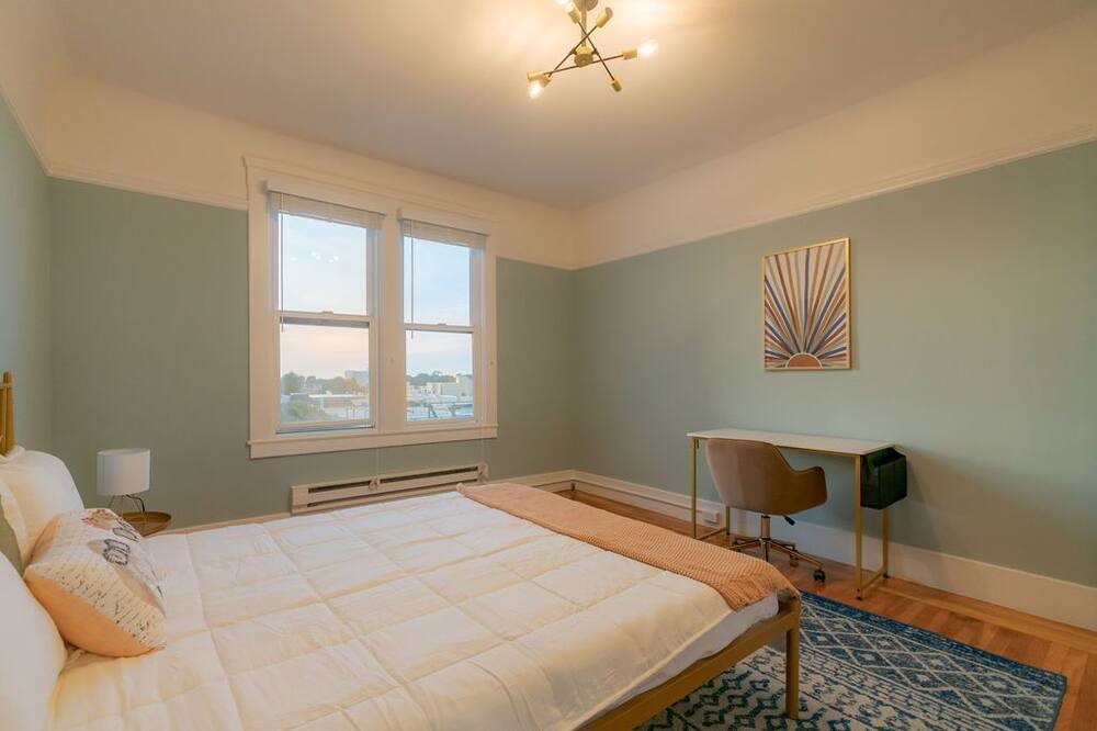 Photo of Bedroom in Inner Sunset