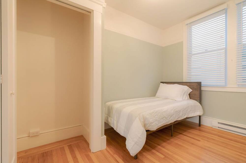 Photo of Bedroom in Inner Sunset