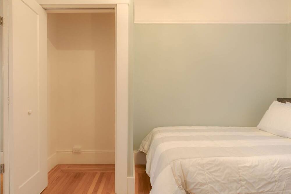 Photo of Bedroom in Inner Sunset