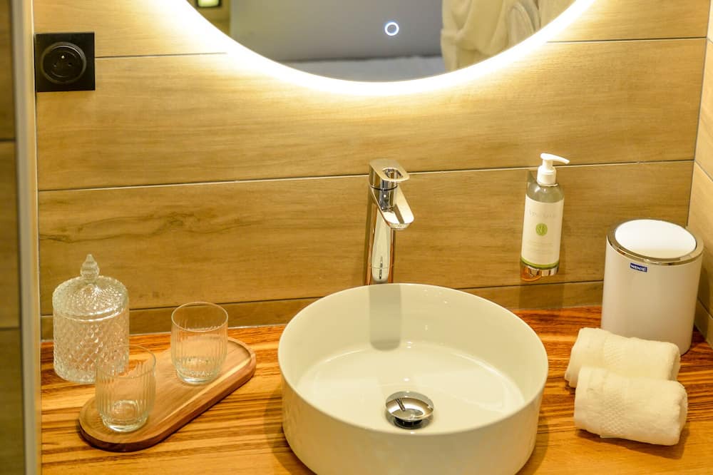 Photo of Bathroom in Saint-Laurent-dAndenay