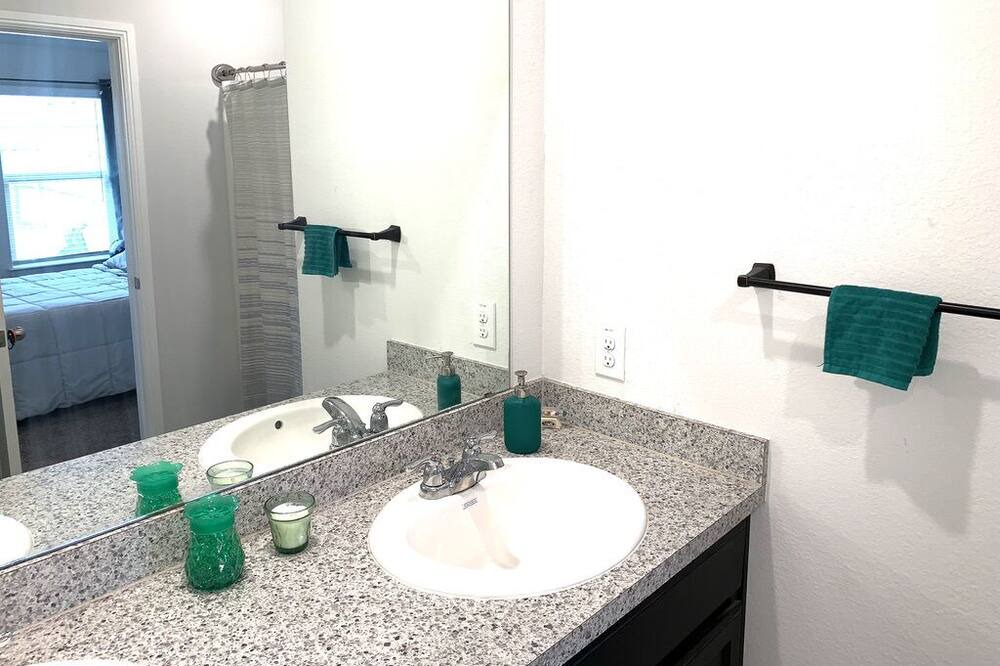 Photo of Bathroom in Crowley