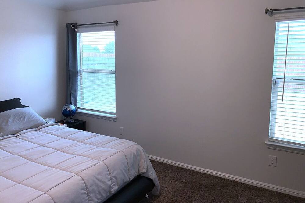 Photo of Bedroom in Crowley