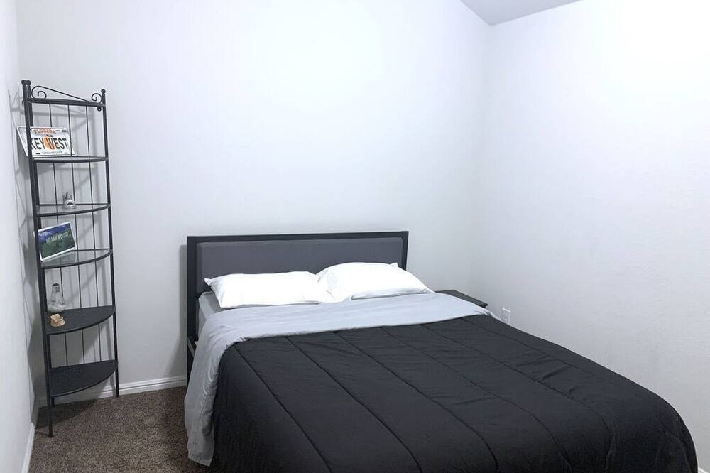 Photo of Bedroom in Crowley