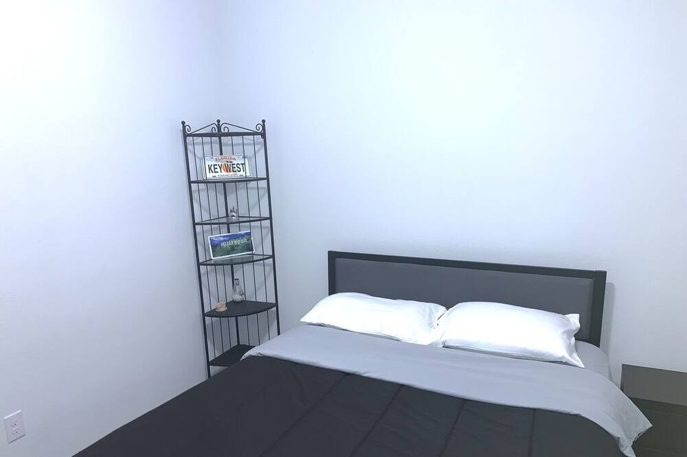 Photo of Bedroom in Crowley