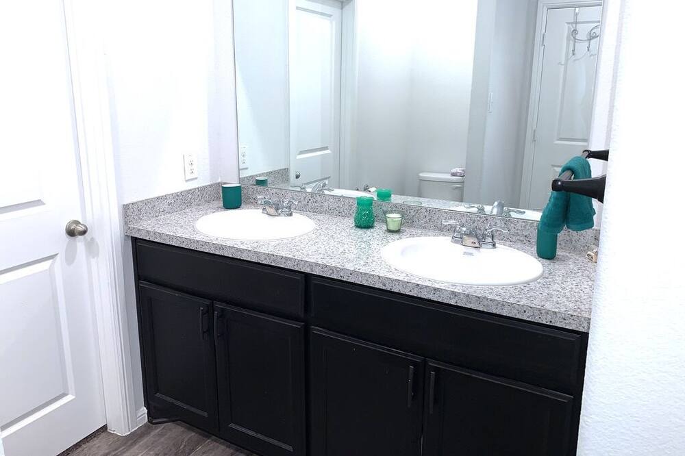 Photo of Bathroom in Crowley
