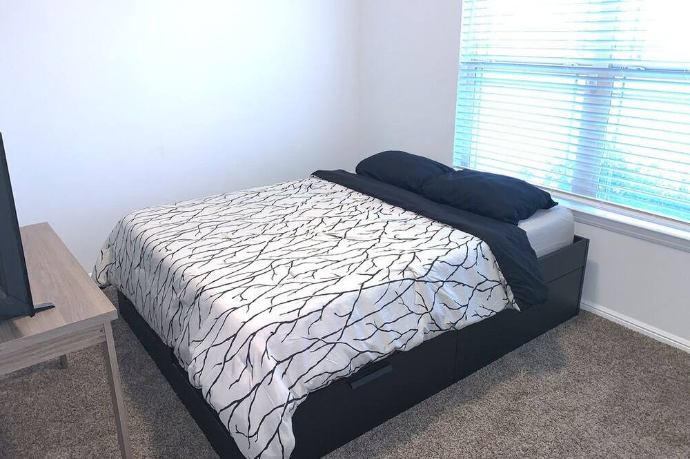 Photo of Bedroom in Crowley