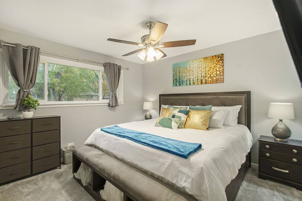 Photo of Bedroom in Glen Ellyn