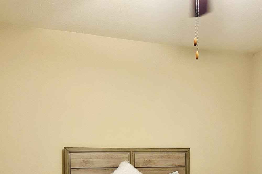 Photo of Bedroom in County Line Coalition