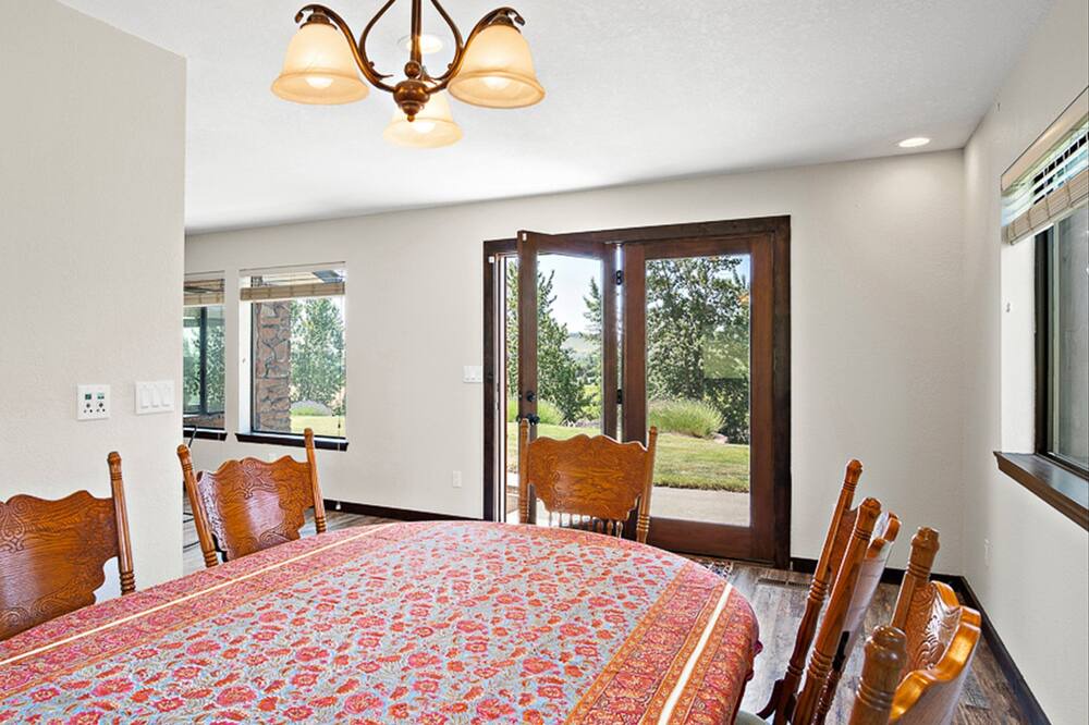 Photo of Livingroom in Naches