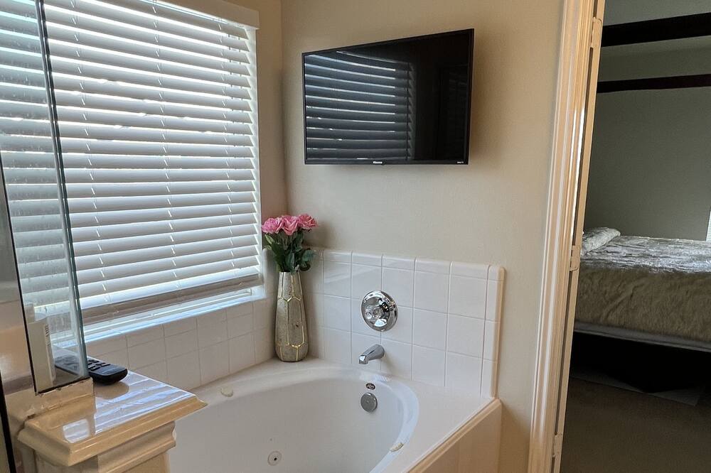 Photo of Bathroom in Klein
