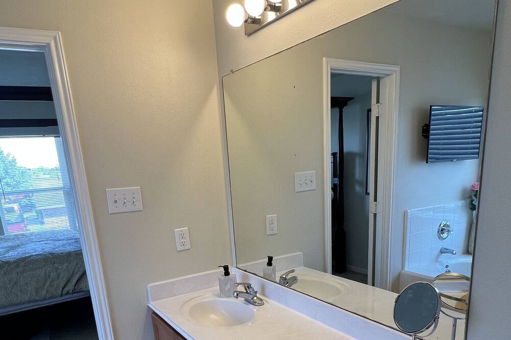 Photo of Bathroom in Klein