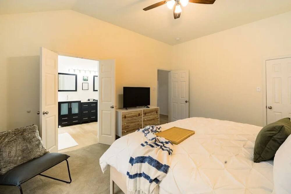 Photo of Bedroom in Allen