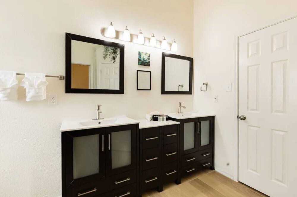 Photo of Bathroom in Allen