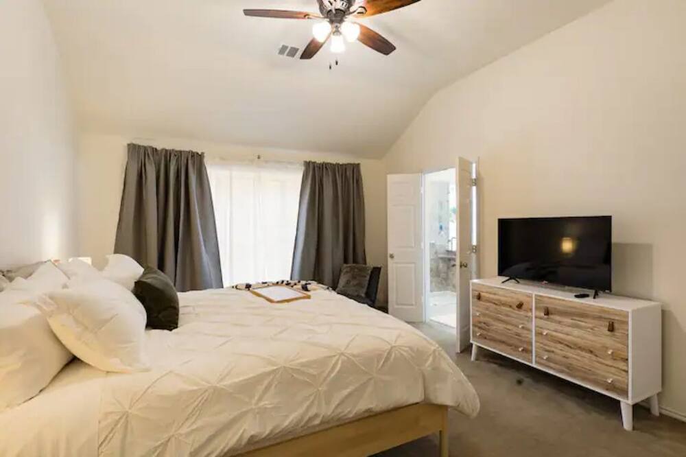 Photo of Bedroom in Allen