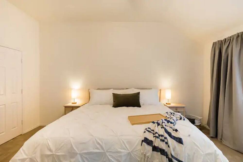 Photo of Bedroom in Allen