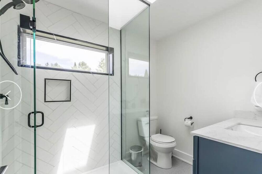 Photo of Bathroom in Irondale