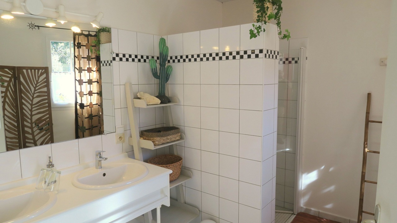 Photo of Bathroom in Montlivault