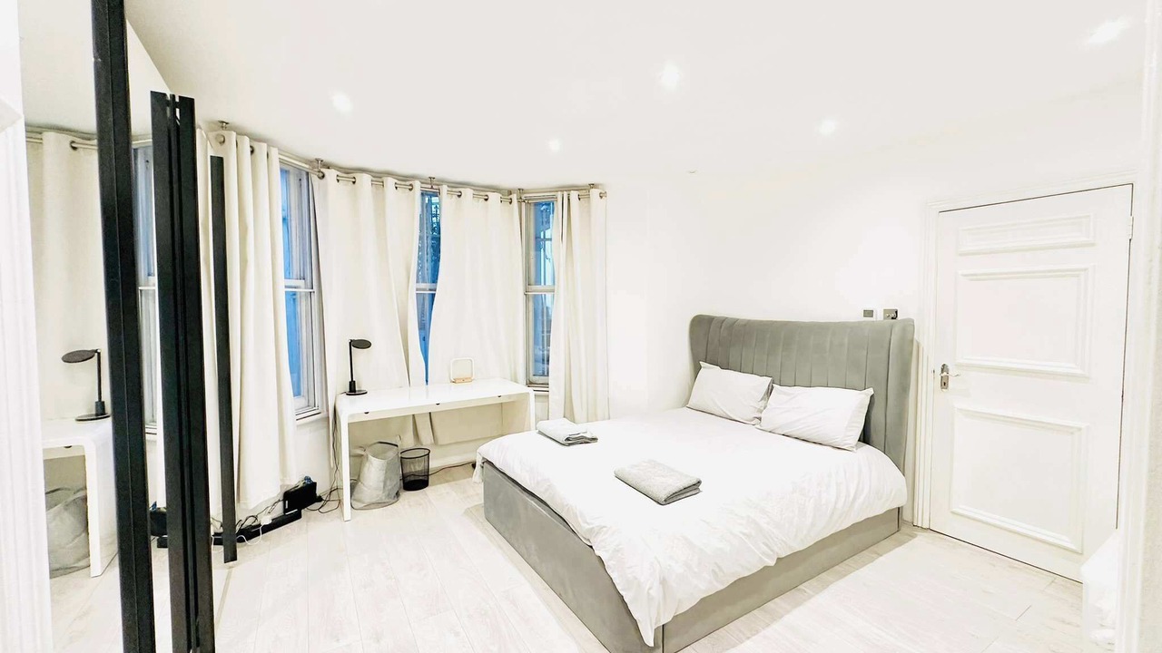 Photo of Others in Forest Gate