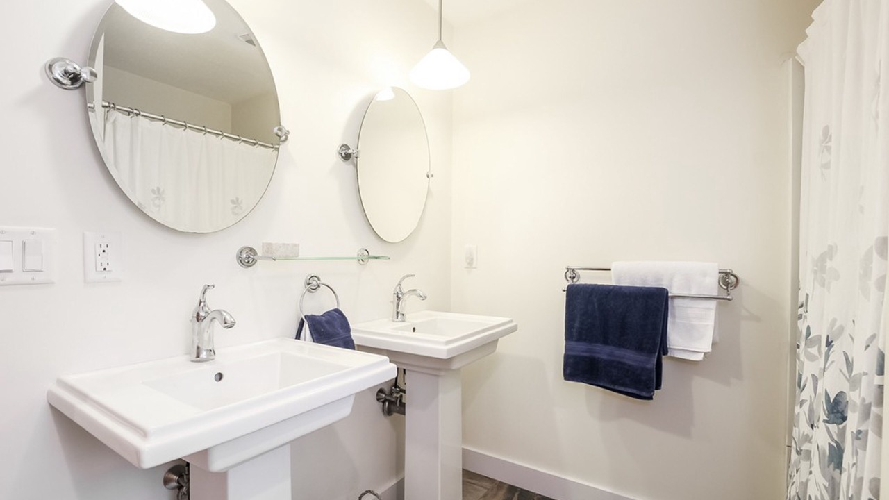 Photo of Bathroom in Teaticket