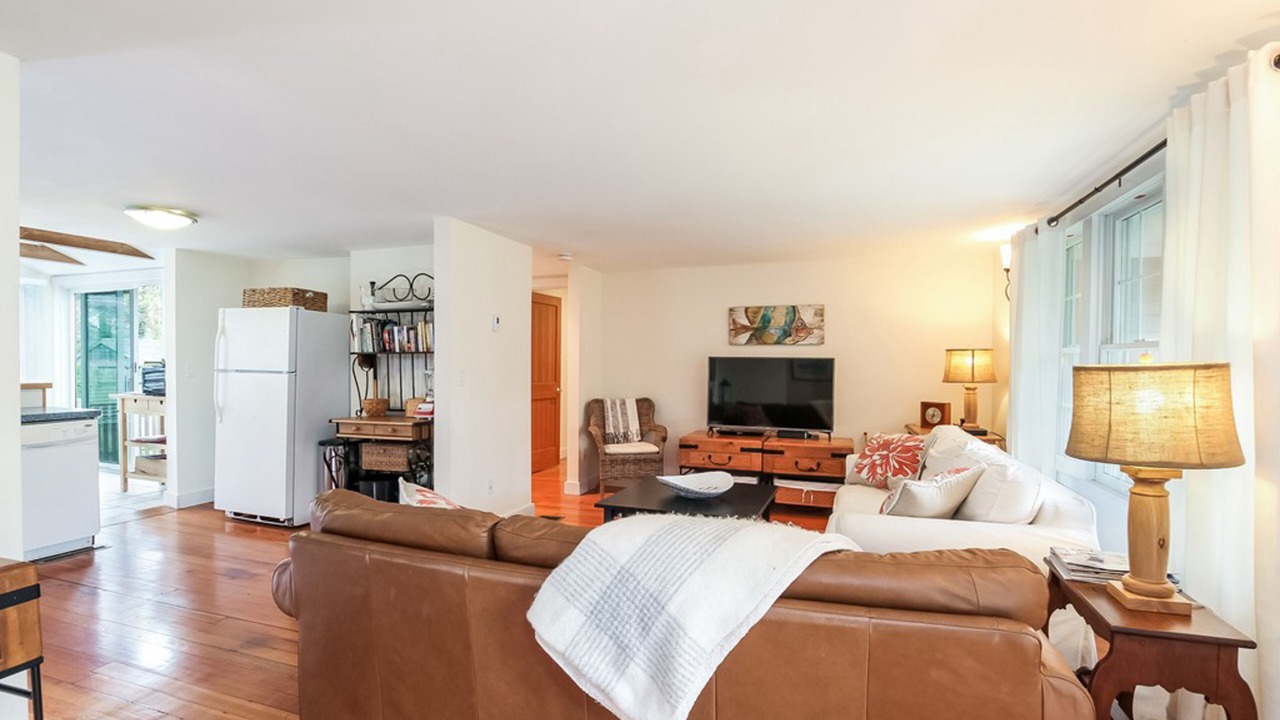 Photo of Livingroom in Teaticket