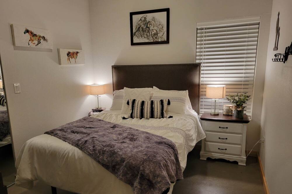 Photo of Bedroom in Commerce