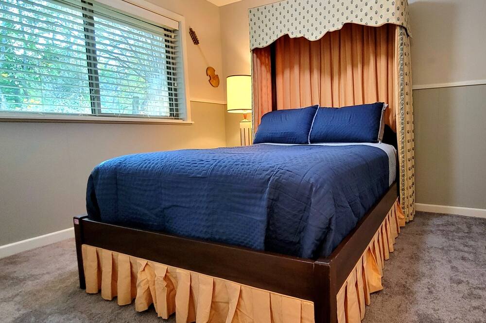 Photo of Bedroom in Edom