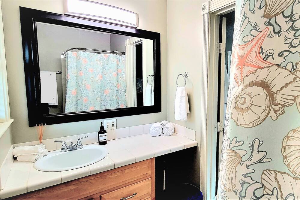 Photo of Bathroom in Edom