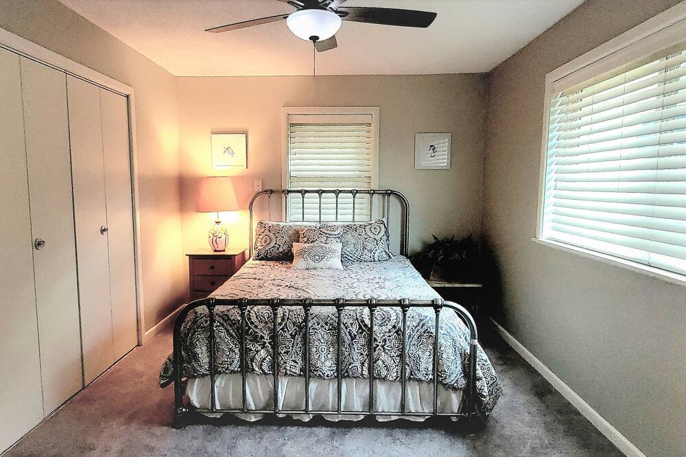 Photo of Bedroom in Edom