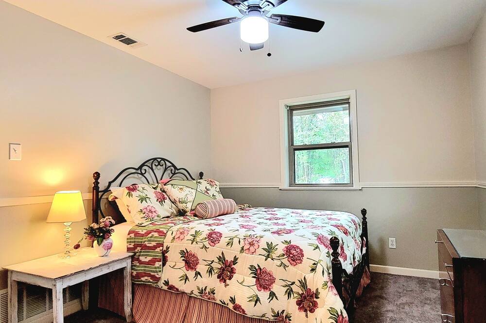 Photo of Bedroom in Edom