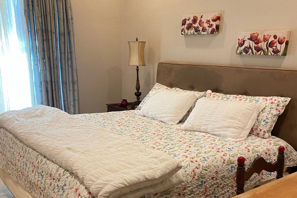 Photo of Bedroom in Bastrop
