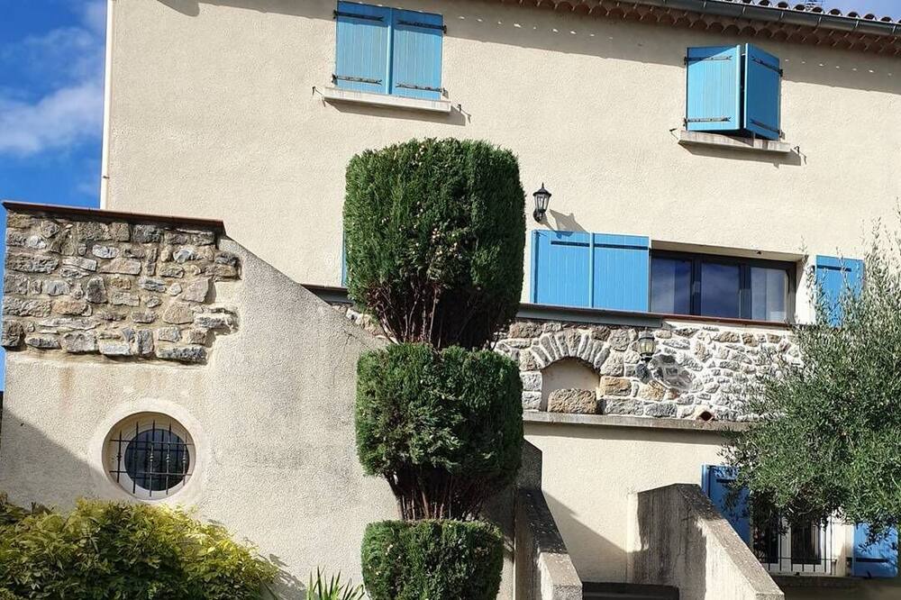 Photo of Others in Les Mages