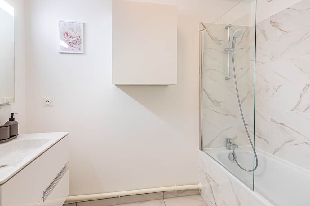 Photo of Bathroom in Arcueil