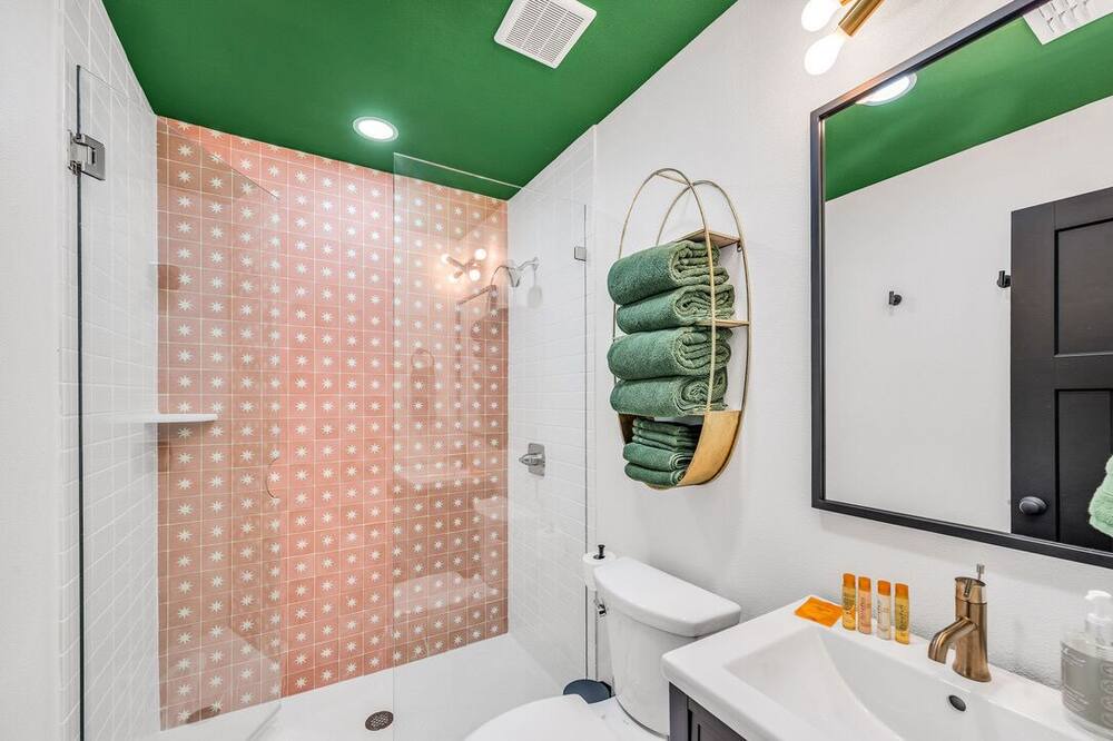 Photo of Bathroom in Austin Ave.