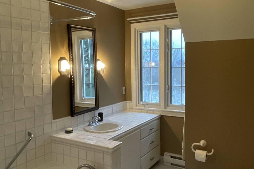 Photo of Bathroom in Knowlton
