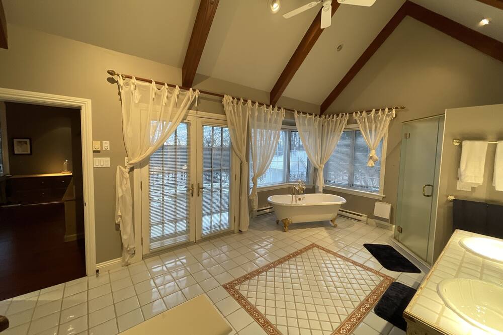 Photo of Bathroom in Knowlton