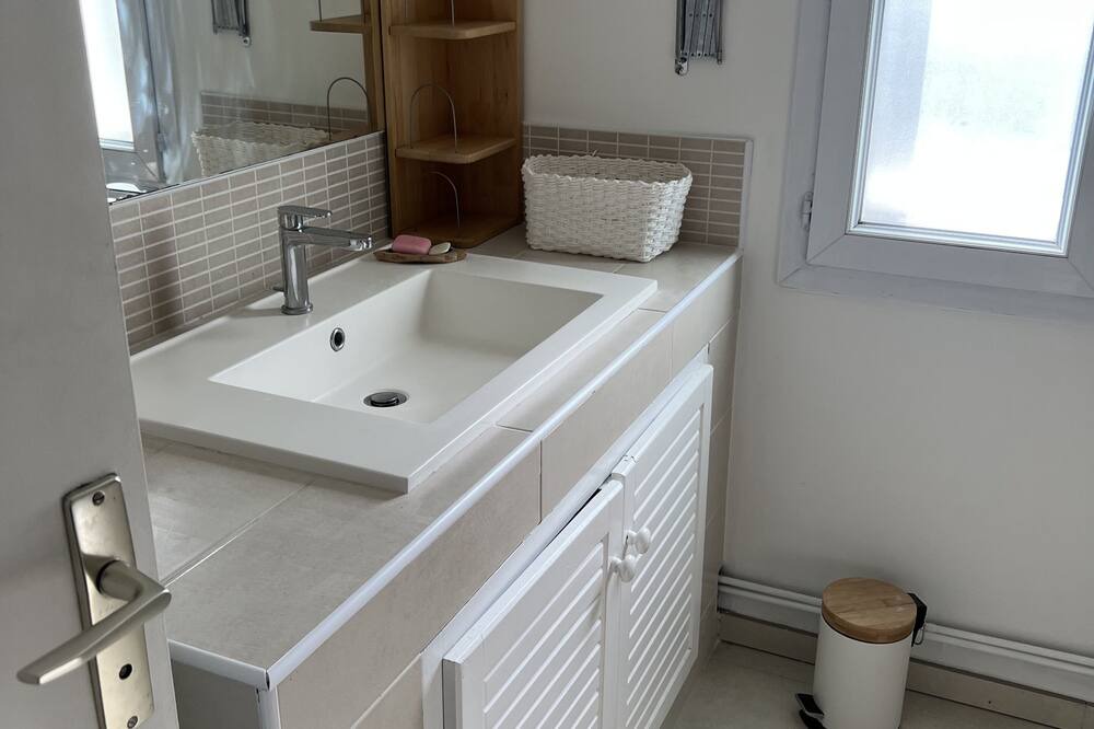 Photo of Bathroom in Castries