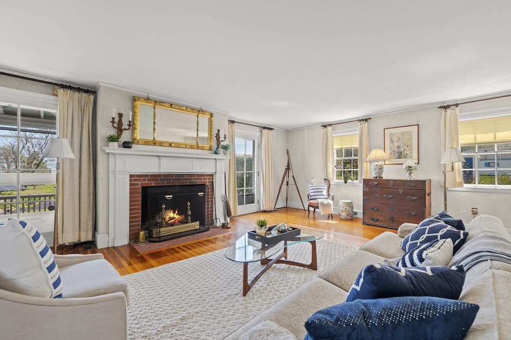 Photo of Livingroom in Nahant