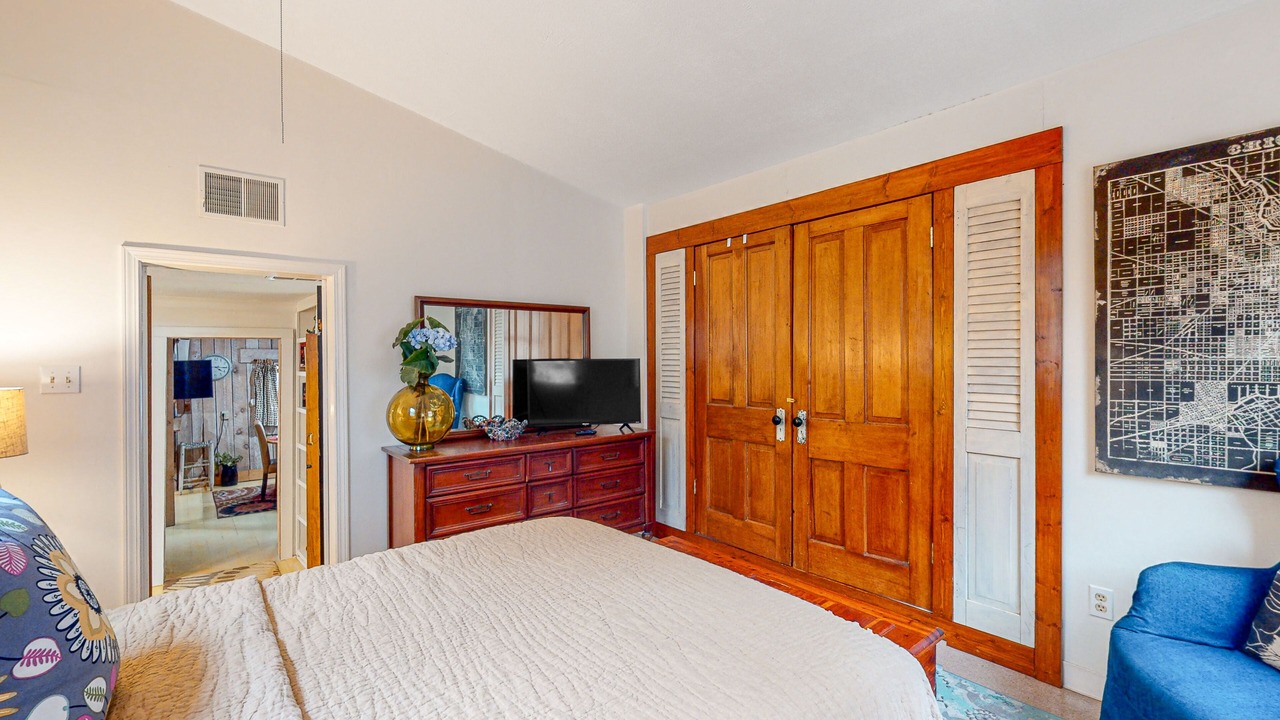 Photo of Bedroom in Eureka Springs Historic District