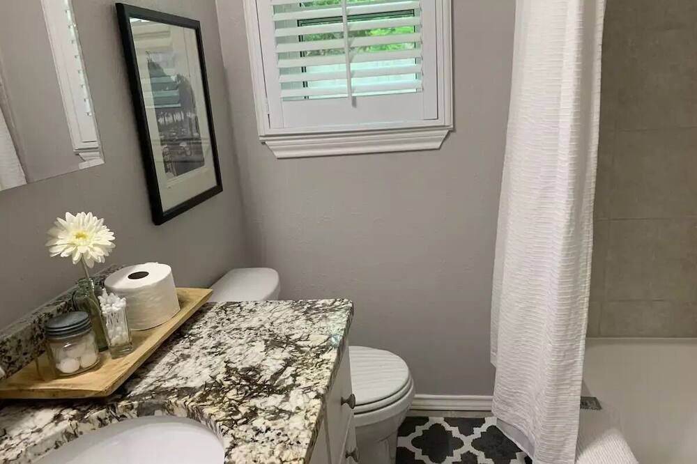 Photo of Bathroom in Rockwall