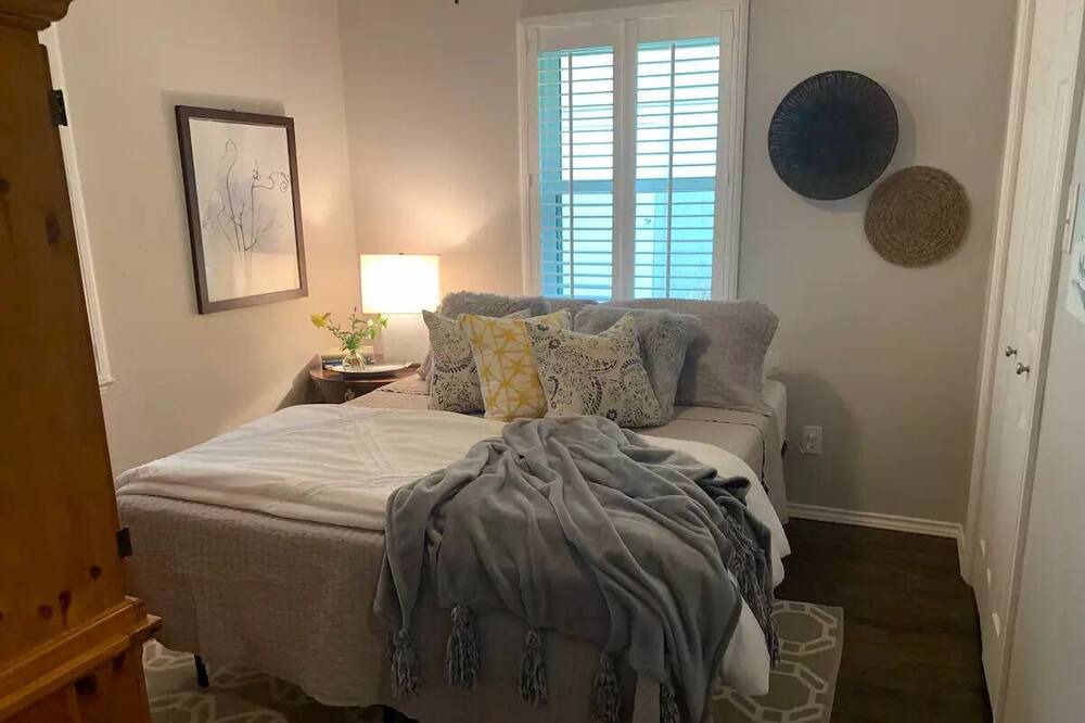 Photo of Bedroom in Rockwall