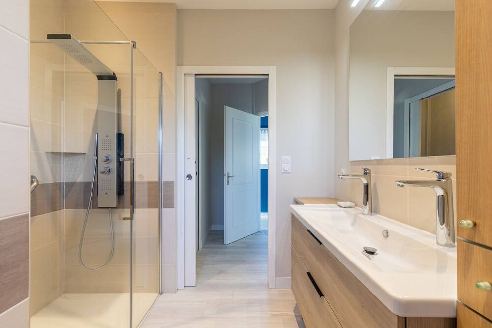 Photo of Bathroom in Notre-Dame-de-Riez