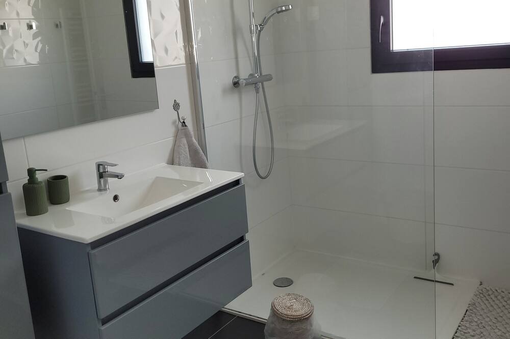 Photo of Bathroom in Glun